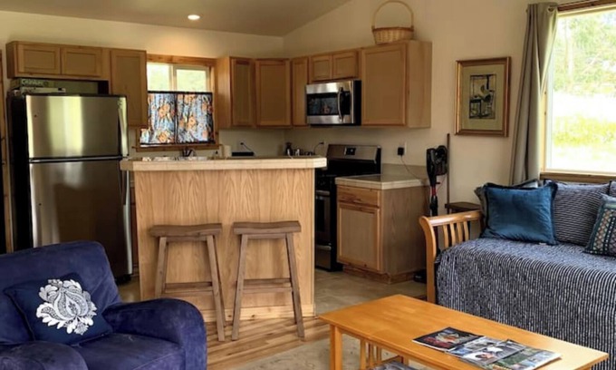 Fort Bragg Casa | Private Garden Home near beach&downtown Ft.Bragg-quiet & nice! Pets stay free!