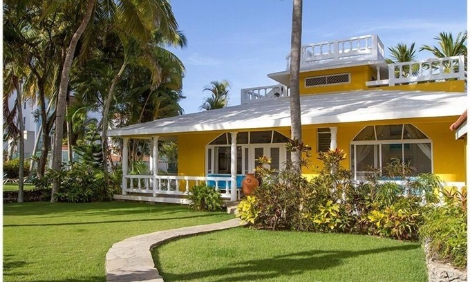 Cabarete Casa | Gated Private Home (Ocean Side) Paseo corto a la playa!