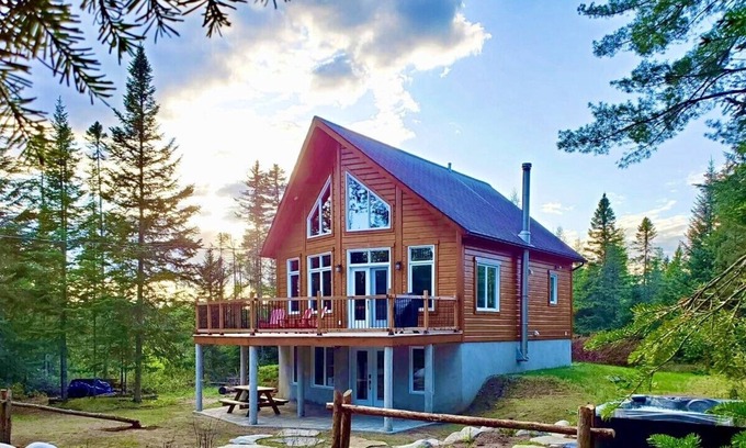 Saint Come Chalet De Esquí | ★Private Getaway★ Spac w/ Outdoor Spa | St-Côme