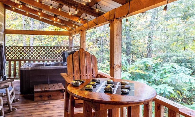 Townsend Cabina | Fall Is Coming! Fire Pit! Hot Tub!