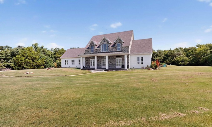 Whitesboro Otro | Private Green Estate with Pool