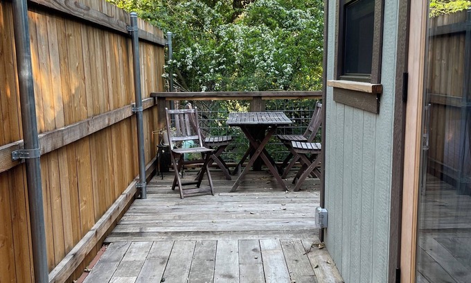 Santa Barbara Apartamento | Private guest casita among the California Oaks on San Marcos Pass