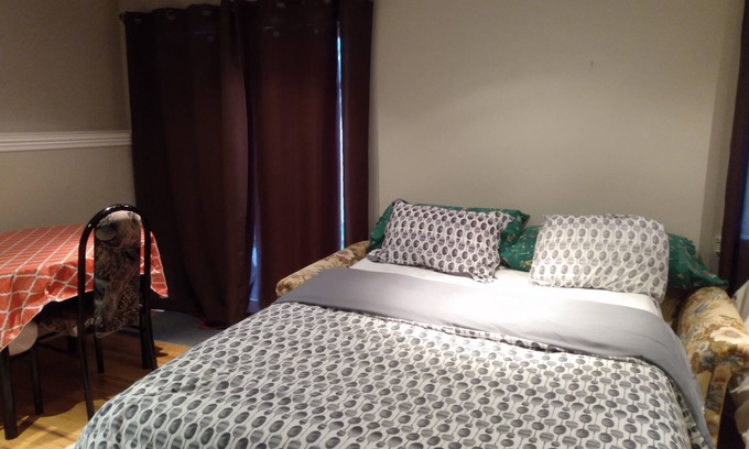 Kitchener Casa | Private Guest Suite for 2 with Separate Entrance, Kitchen and Bathroom