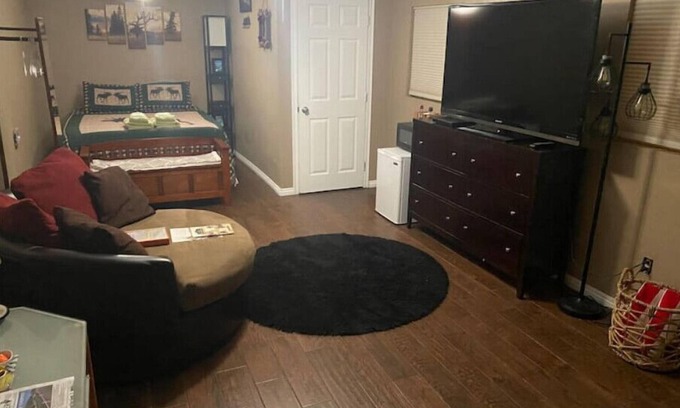 Twin Peaks Apartamento | Private Guest Suite with outdoor private patio and Jacuzzi