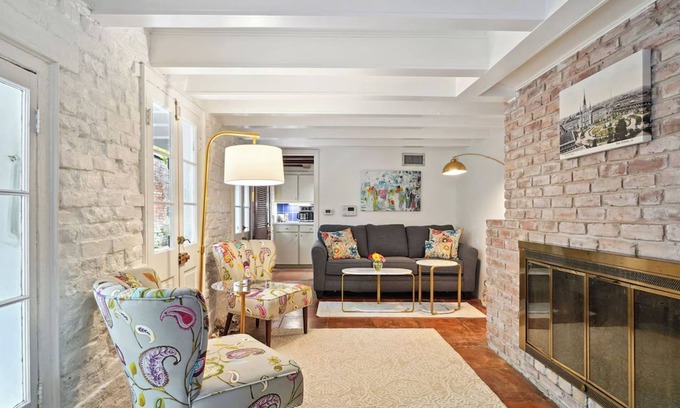 Faubourg Marigny Cama Y Desayuno | Private Guesthouse - 2 bedrooms, 2.5 bath, meandering courtyard, balconies