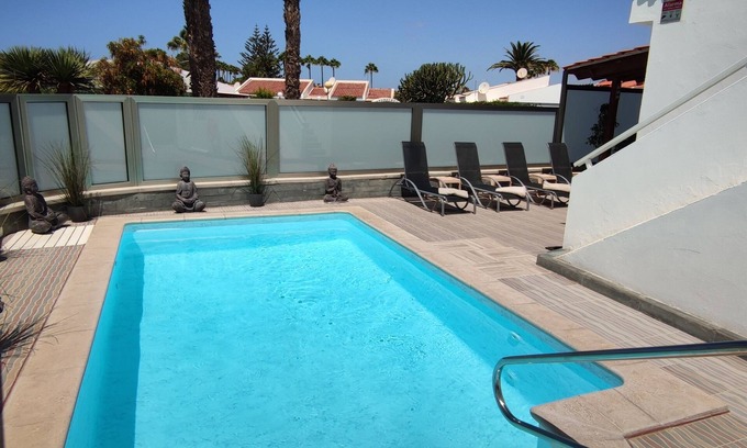 Maspalomas Villa | Piscina privada climatizada, todo en suite, WiFi gratis, cerca de la playa. Desde £ 129 / noche.