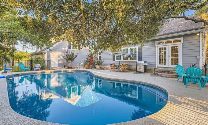 Dripping Springs Casa | Head for the Hill Country! Pool, Hot Tub, Full Bar - by PMI Austin Metro