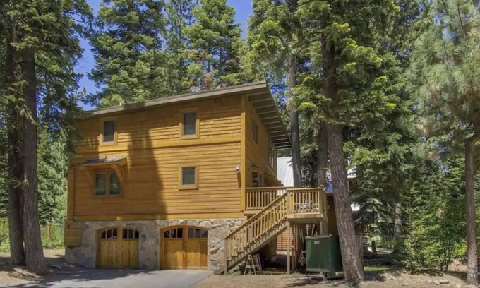 Sunnyside Casa | Private HOA - Walk to Beach - Close to Skiing