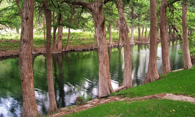 Leakey Casa | Inicio privado y el frente fluvial sobre el río Frío