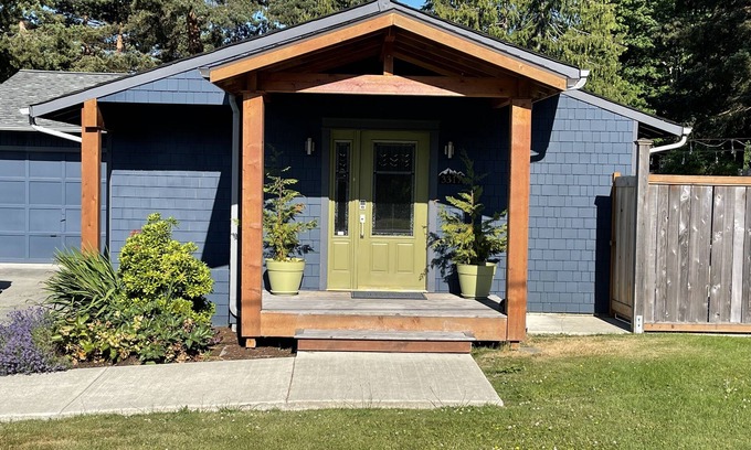 Port Angeles Casa | Private Home; Hurricane Ridge:A/C,Hot Tub, Gas Grill, Fire Pit, Fenced Back Yard