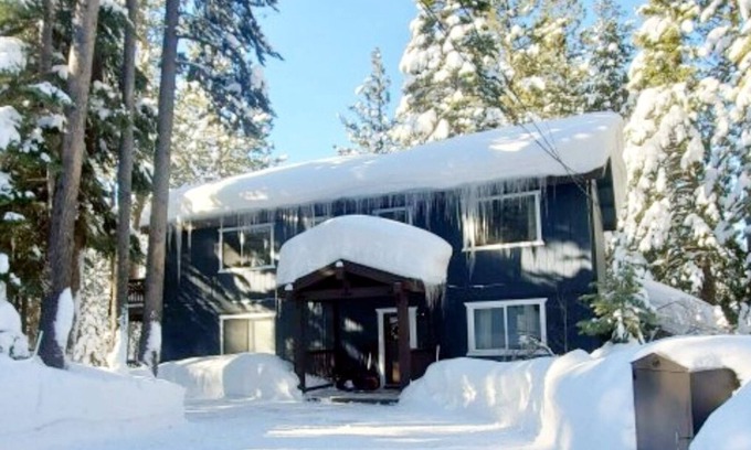 Country Club Estates Casa | Private Home in The Tahoe Trees - Near Heavenly!