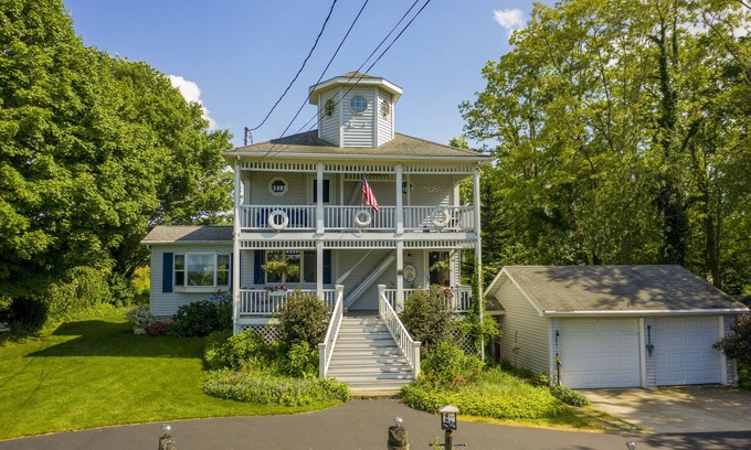 Westfield Casa | Private Home: Lightkeeper's Refuge steps to beach, marina and boat slip