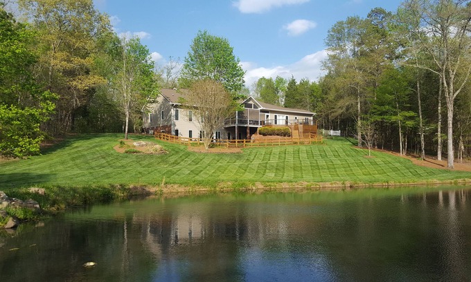 Mocksville Casa | Casa privada en 10 acres con estanque!