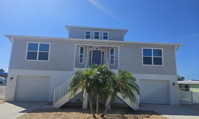 Englewood Casa | Private home on Lemon Bay with Heated Salt Water pool with Boat dock