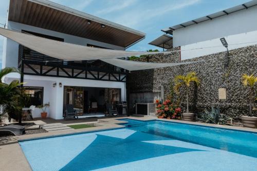 Jaco Casa | Private home with resort style swimming pool