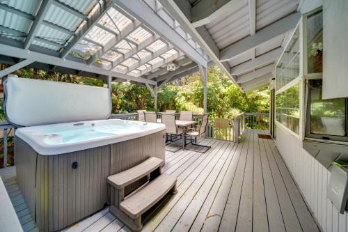 Volcano Casa | Private Hot Tub and Deck Tranquil Volcano Hideaway!