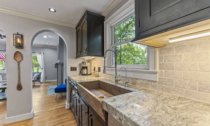 Green Hills Casa | Private Hot Tub ~ Fire Pit ~ 5 Miles to Downtown