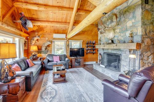 Glendale Casa | Private Hot Tub Hudson Valley Cabin Retreat!