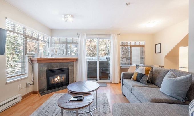Whistler Cay Estates Condominio | Private Hot Tub | Pets | Free Parking | Location!