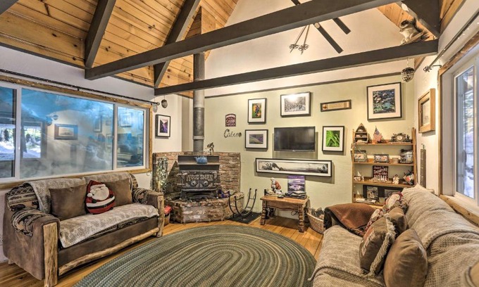 Tahoe Paradise Casa | Private Hot Tub Quintessential Tahoe Cabin