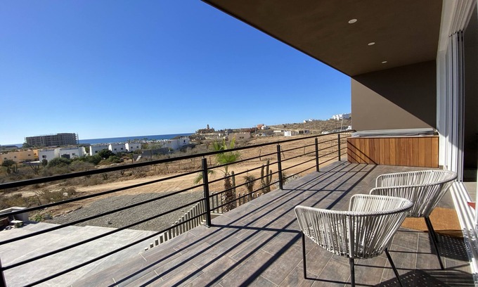 Cerritos Condominio | Private HOT tub *walk to surf* Vacation Perfection