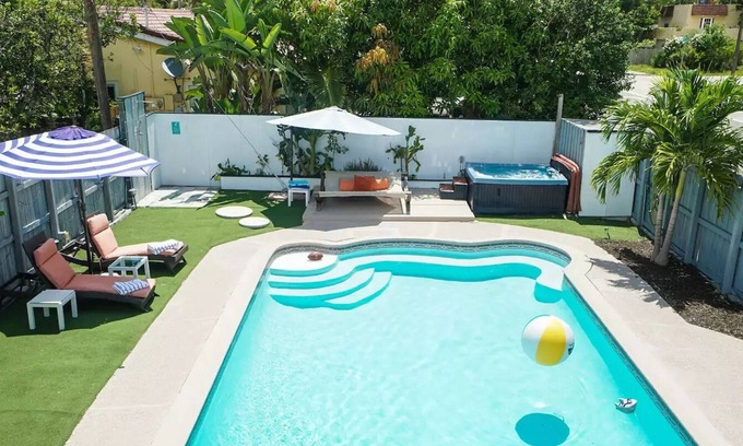 Central Fort Lauderdale Casa | Private House Center of Ft Lauderdale Great Pool