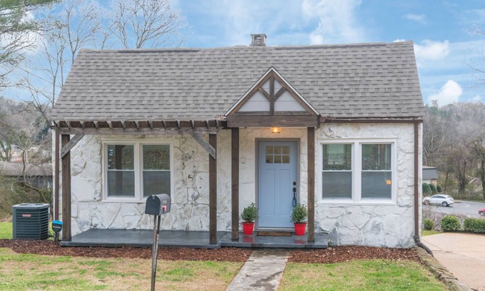 Red Bank Casa | Private House Near Downtown, Cozy, Cute, Pet Friendly