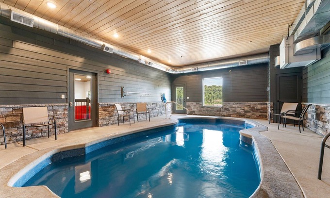 Branson Casa | Private Indoor Pool-Basketball Court-Movie Room-Hot Tub-Games-Sleeps 52-Table Rock View-Free Tickets