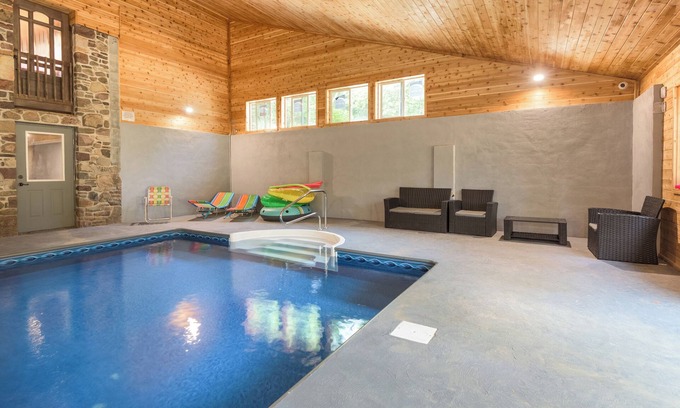 Canadensis Casa | Private Indoor Pool Poconos Estate