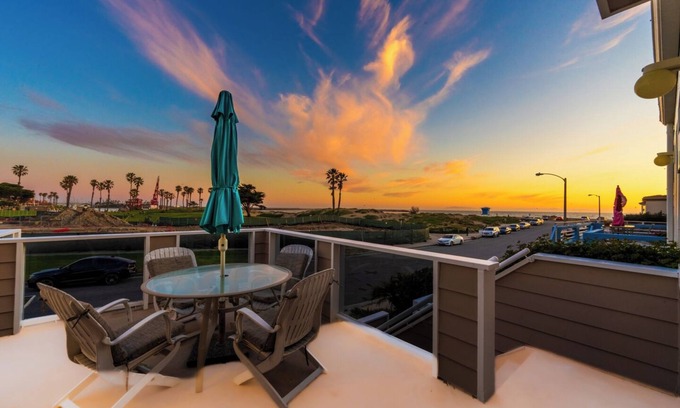 Pierpont Bay Casa | 25% Off Aug WkDay Steps2Sand, Hot Tub, Ocean Views