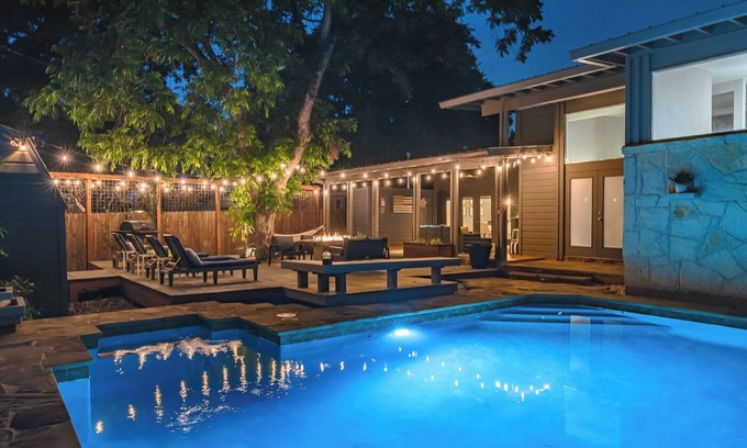 Shearer Hills - Ridgeview Casa | Private Jetted POOL, Firepit & BBQ in a Stunning House By Airport