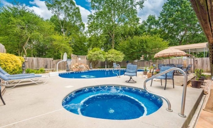 Ashley Oaks Casa | Private Knoxville Oasis