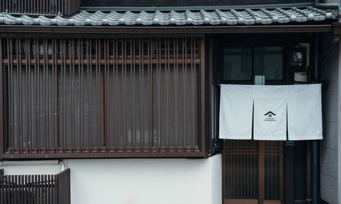 Shimogyo Casa | Private Kyomachiya with garden, 2 minutes walk to bus stop, 8 minutes walk to Gojo subway station, 10 minutes walk to Shijo Karasuma area, family-friendly, pet accommodation allowed