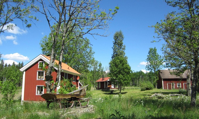 Ramkvilla Cabaña | Private lake access + pier Garden sauna Secluded location Natural grounds Fireplace bedroom