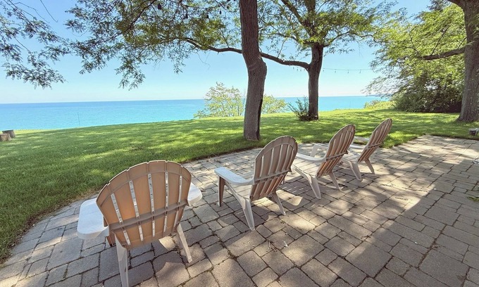 Mequon Casa | Private Lake Michigan Estate - Breathtaking views on 2.5-Acre Cozy Luxe Retreat