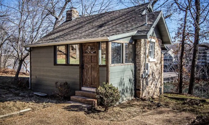 Osage Beach Cabina | Private Lakefront Cabin in State Park w/ Dock
