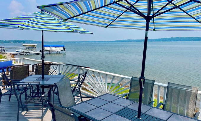 Auburn Casa | Elegante Colonial con 125 'Nivel Frente a la Playa y Aire Central