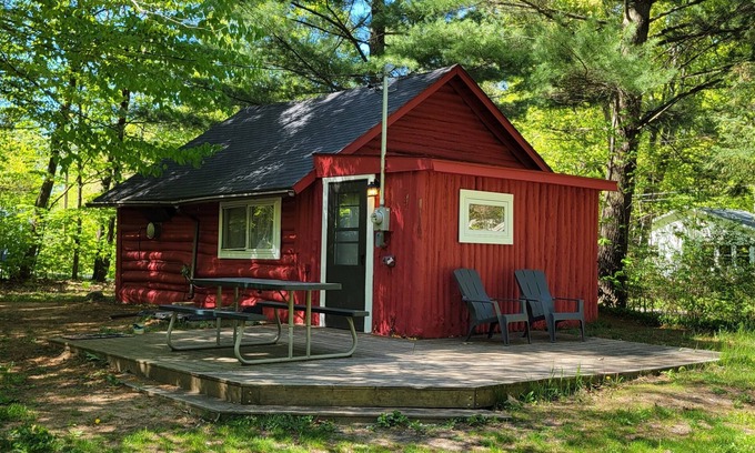 Alden Cabina | Private Log Cabin, 4 min walk to Torch Lake
