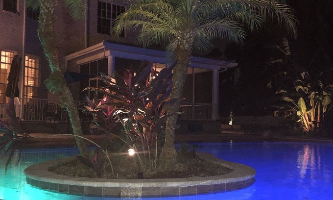 East County Civic Group Apartamento | Private Luxury Apartment