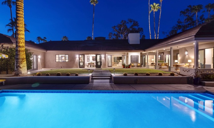 Uptown Design District Casa | Anteriormente Dreyfuss Estate. Privado, lujosos jardines y villa en Old Las Palmas
