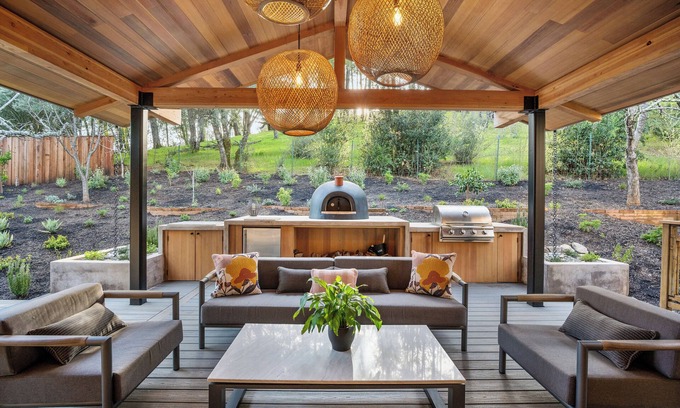 Healdsburg Casa | Private Luxury home in Healdsburg with Vineyard, Sauna, Hot tub, Tesla Charger