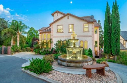 Fair Oaks Casa | Private Master suite with Sauna and Bathtub