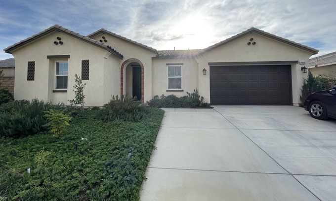 Colton Casa | Private mini suit w/own bath and living room