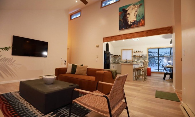 Stroudsburg Cabina | Private Modern Cabin in the Heart of Poconos Mountain