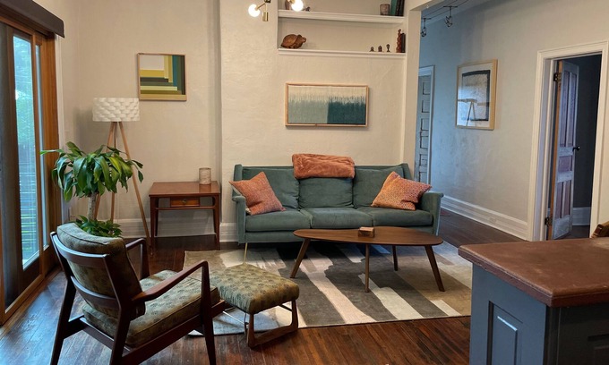 Asheville Cabaña | Private Modern Cottage 10 min walk to River Arts and South Slope