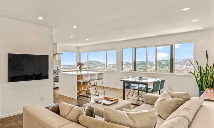 Bernal Heights Casa | Private Modern House: Stunning Views & Backyard