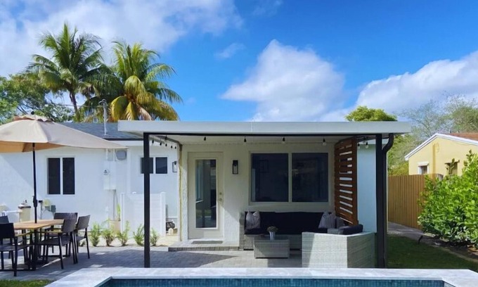 South Middle River Casa | Private + Modern + Heated Pool + BBQ Parking Near Wilton Manor Drives & Las Olas