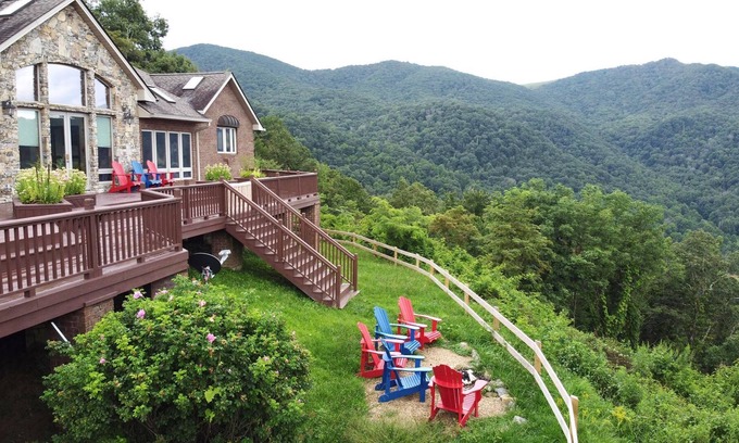 Clyde Casa | Private mountain on 36 acres with 100 mile views west over the Smokey mountains