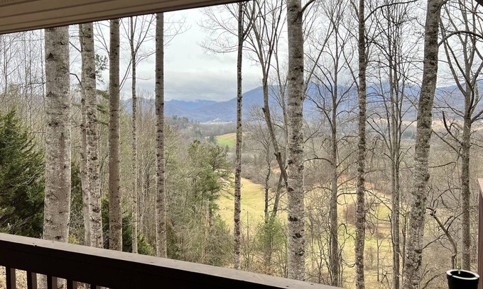 Maple Springs Cabaña | Private Mtn Cottage, w Views, location, Fire Pit, Pet Friendly .Winter Special