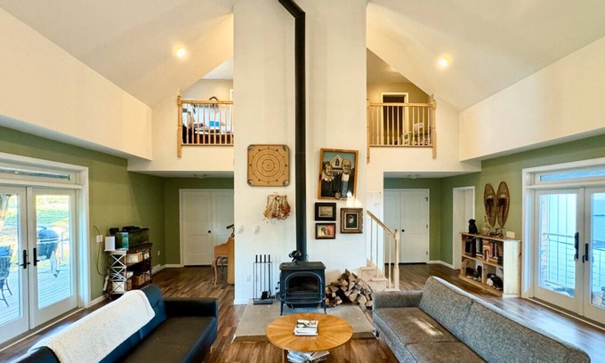 Washingtonville Otro | Private new modern farmhouse with amazing views: Farm animals onsite